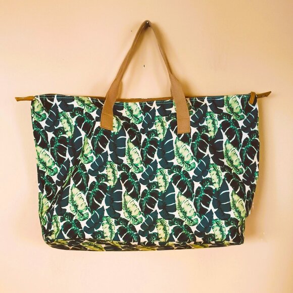 Kelly & Katie DSW Tote Bag Green Leaf Pattern Tan Straps Top Zip - Picture 1 of 4